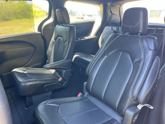Used 2025 Chrysler Pacifica Select FWD image 12