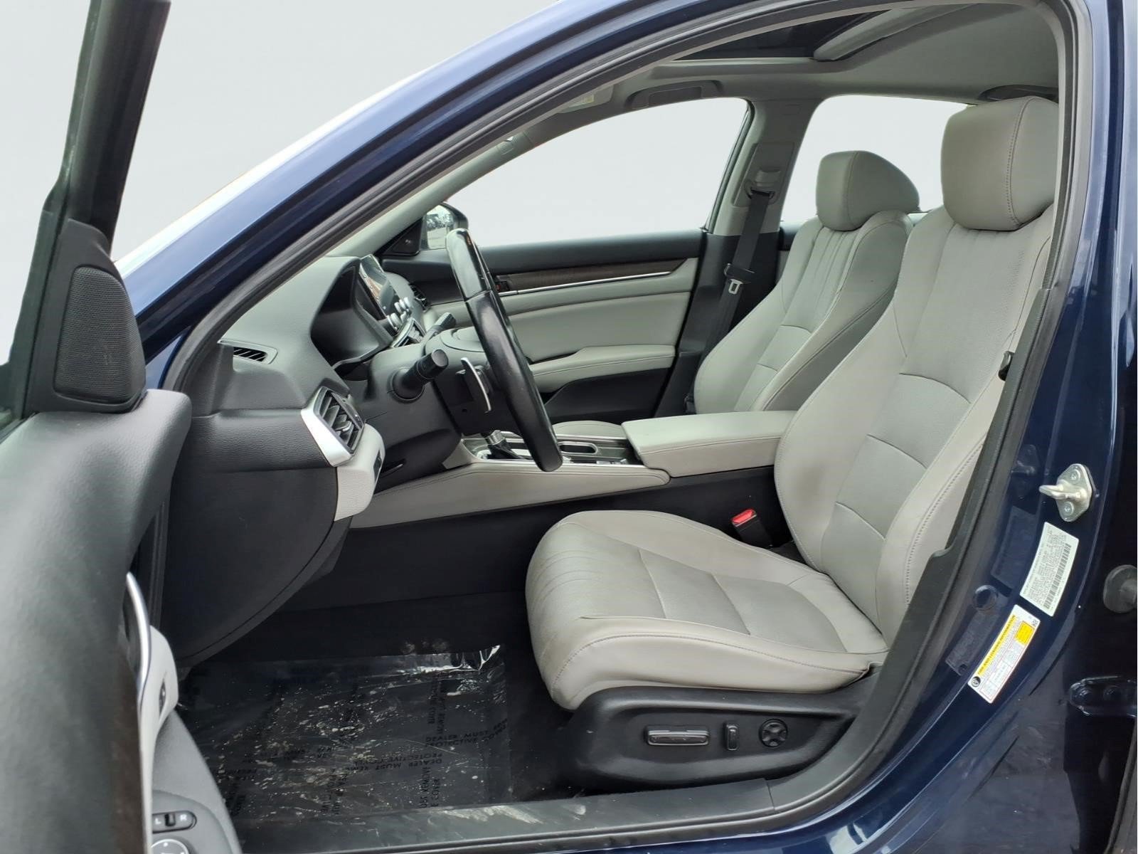 Used 2018 Honda Accord Touring image 16