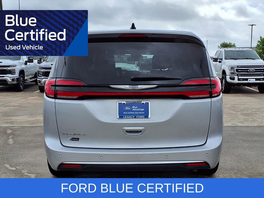 Used 2024 Chrysler Pacifica Touring-L image 5