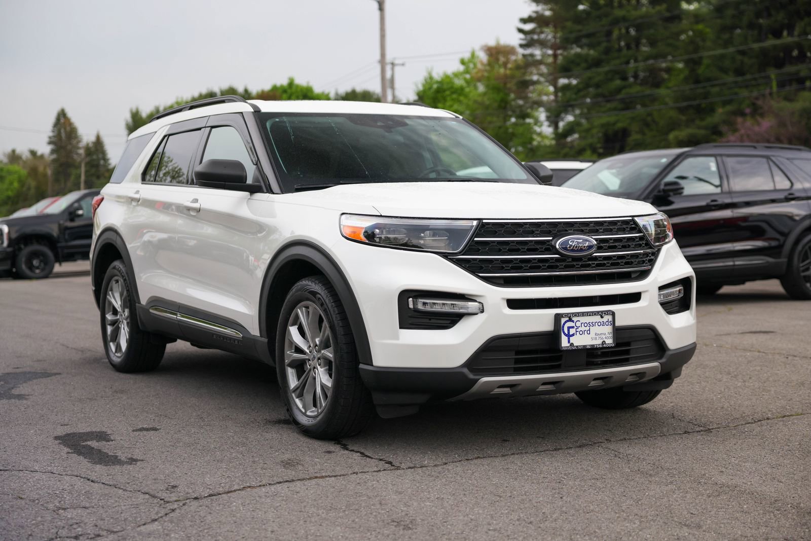 Certified 2023 Ford Explorer XLT w/ Equipment Group 202A AWD/4WD image 3