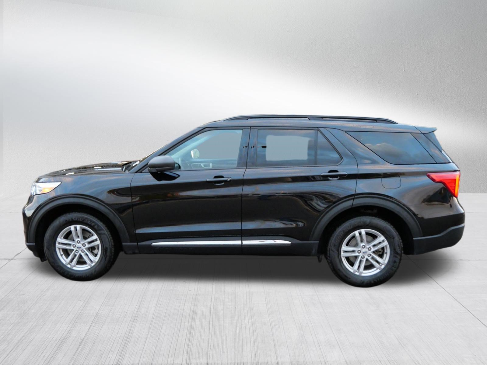 Certified 2024 Ford Explorer XLT w/ Equipment Group 202A AWD/4WD image 4