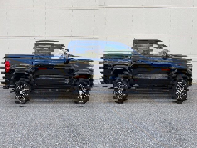 Used 2025 GMC Canyon AT4 w/ AT4 Premium Package image 2