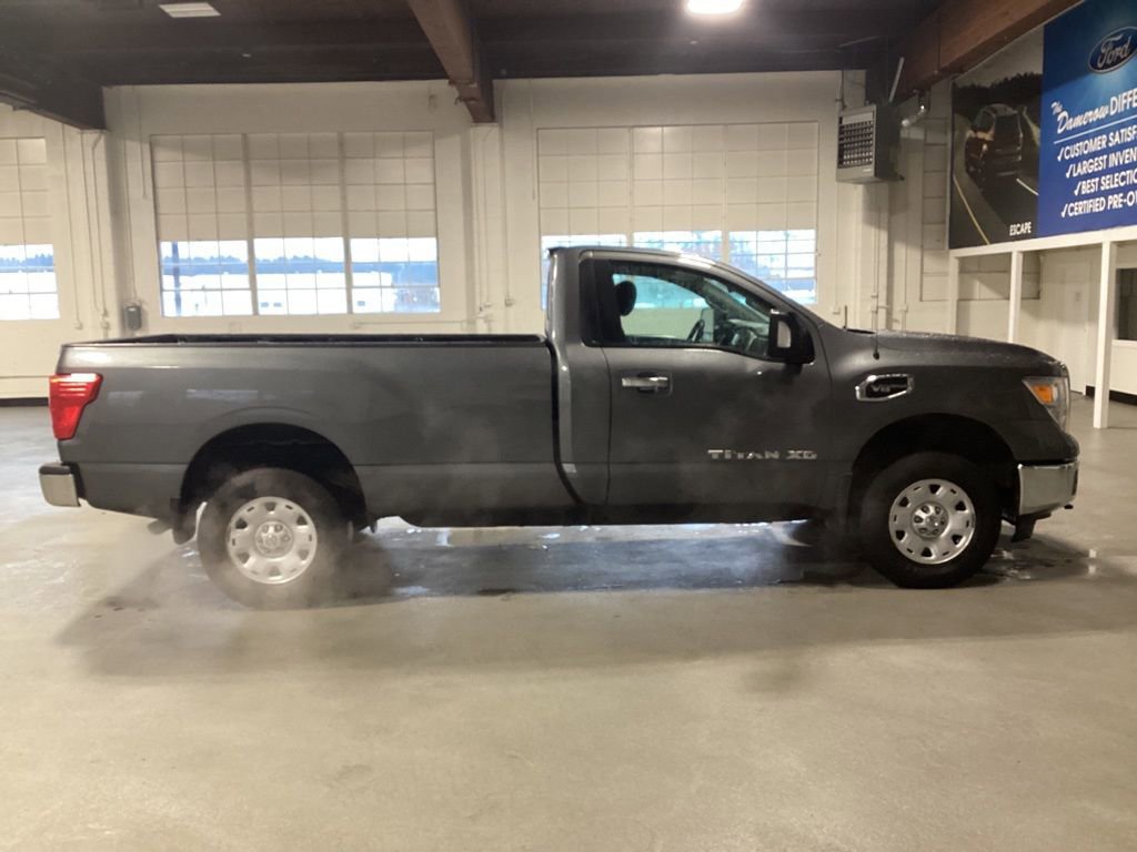 Used 2017 Nissan Titan SV image 6