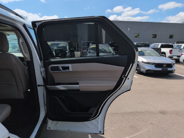 Certified 2021 Ford Explorer XLT w/ Equipment Group 202A AWD/4WD image 16