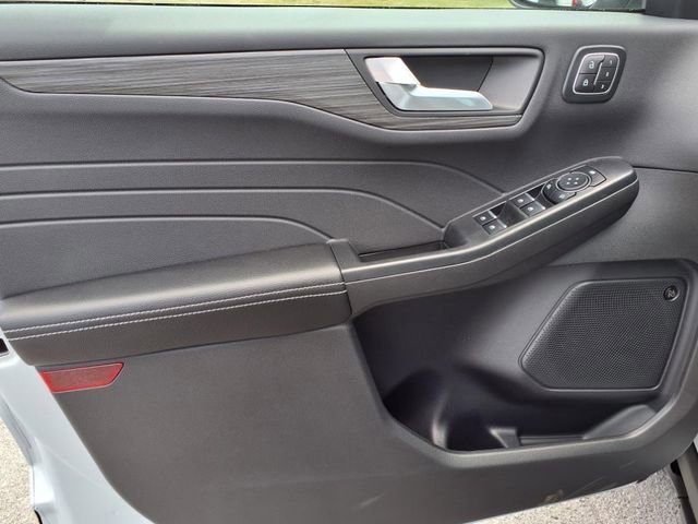 Certified 2025 Ford Escape SE w/ PHEV Premium Package image 7