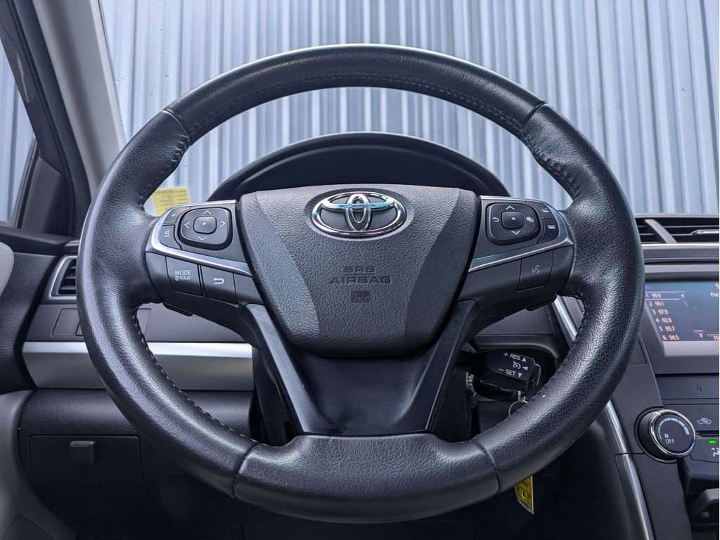 Used 2017 Toyota Camry SE image 21
