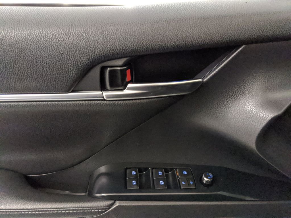 Used 2020 Toyota Camry XSE image 21