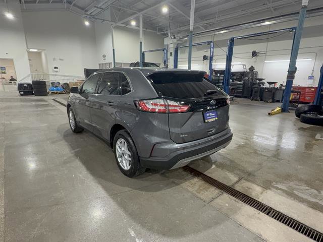 Certified 2022 Ford Edge SEL w/ Convenience Package AWD/4WD image 3