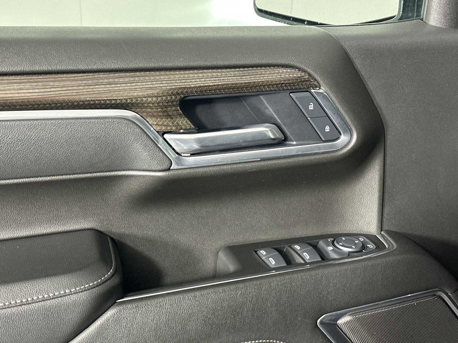 Used 2025 Chevrolet Silverado 1500 LT image 10