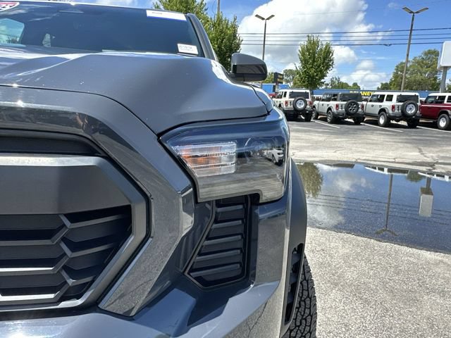 Used 2025 Toyota Tacoma TRD Off-Road AWD/4WD image 9