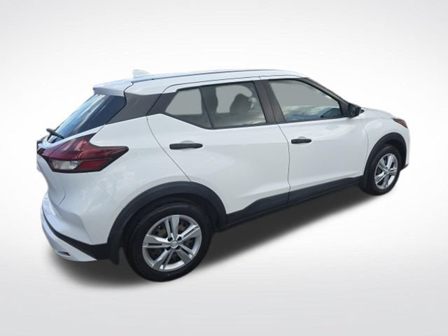 Used 2023 Nissan Kicks S FWD image 3