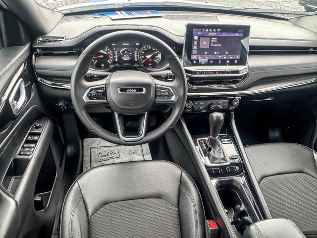 Used 2025 Jeep Compass Latitude w/ Altitude Special Edition image 16