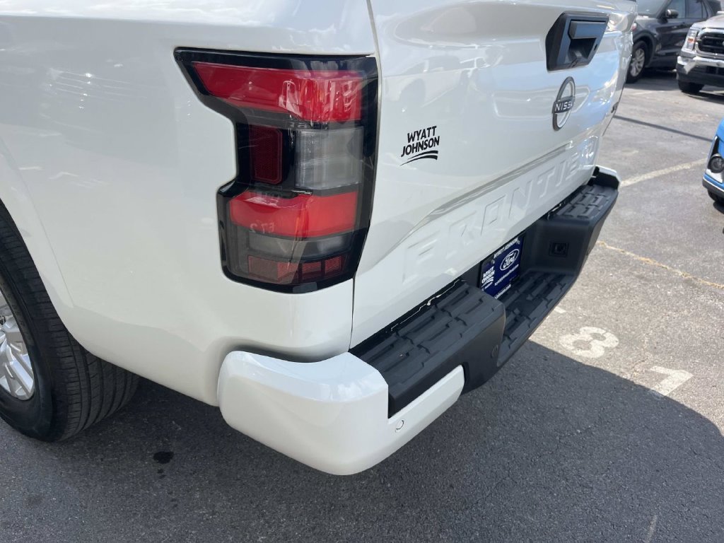 Used 2023 Nissan Frontier SV w/ Technology Package RWD image 12
