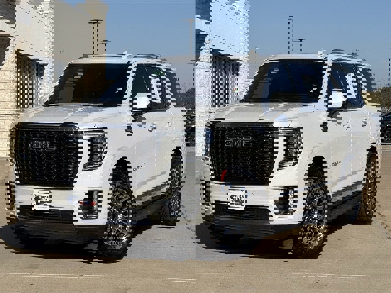 Used 2023 GMC Yukon Denali Ultimate image 2