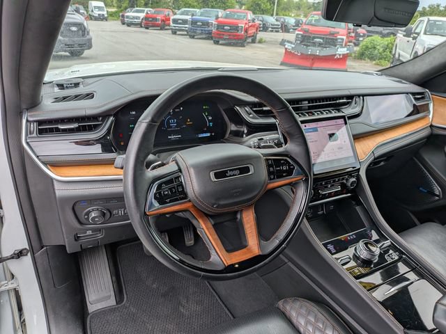 Used 2022 Jeep Grand Cherokee Summit AWD/4WD image 7