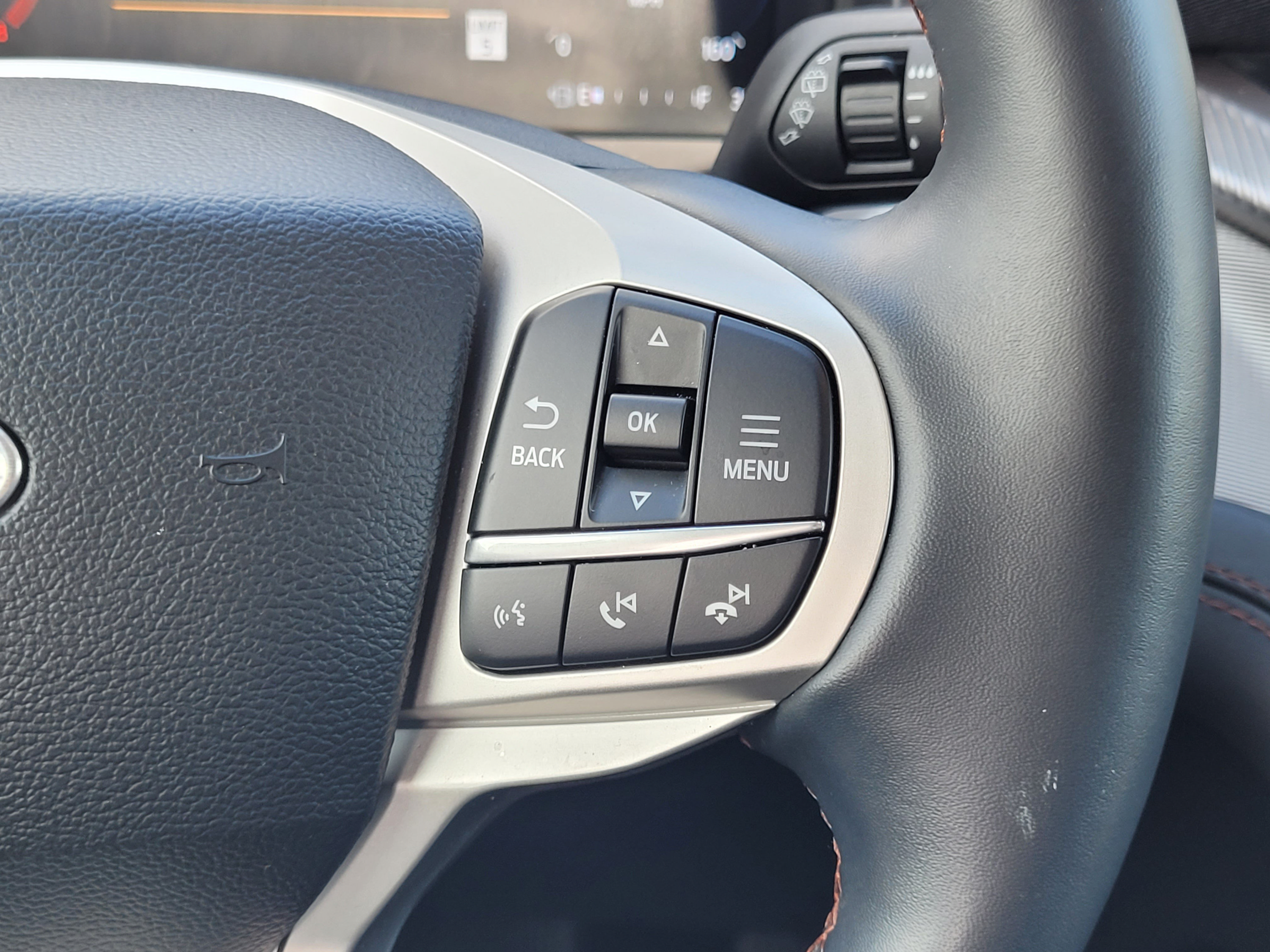 Certified 2025 Ford Explorer Active w/ Active Comfort Package AWD/4WD image 13