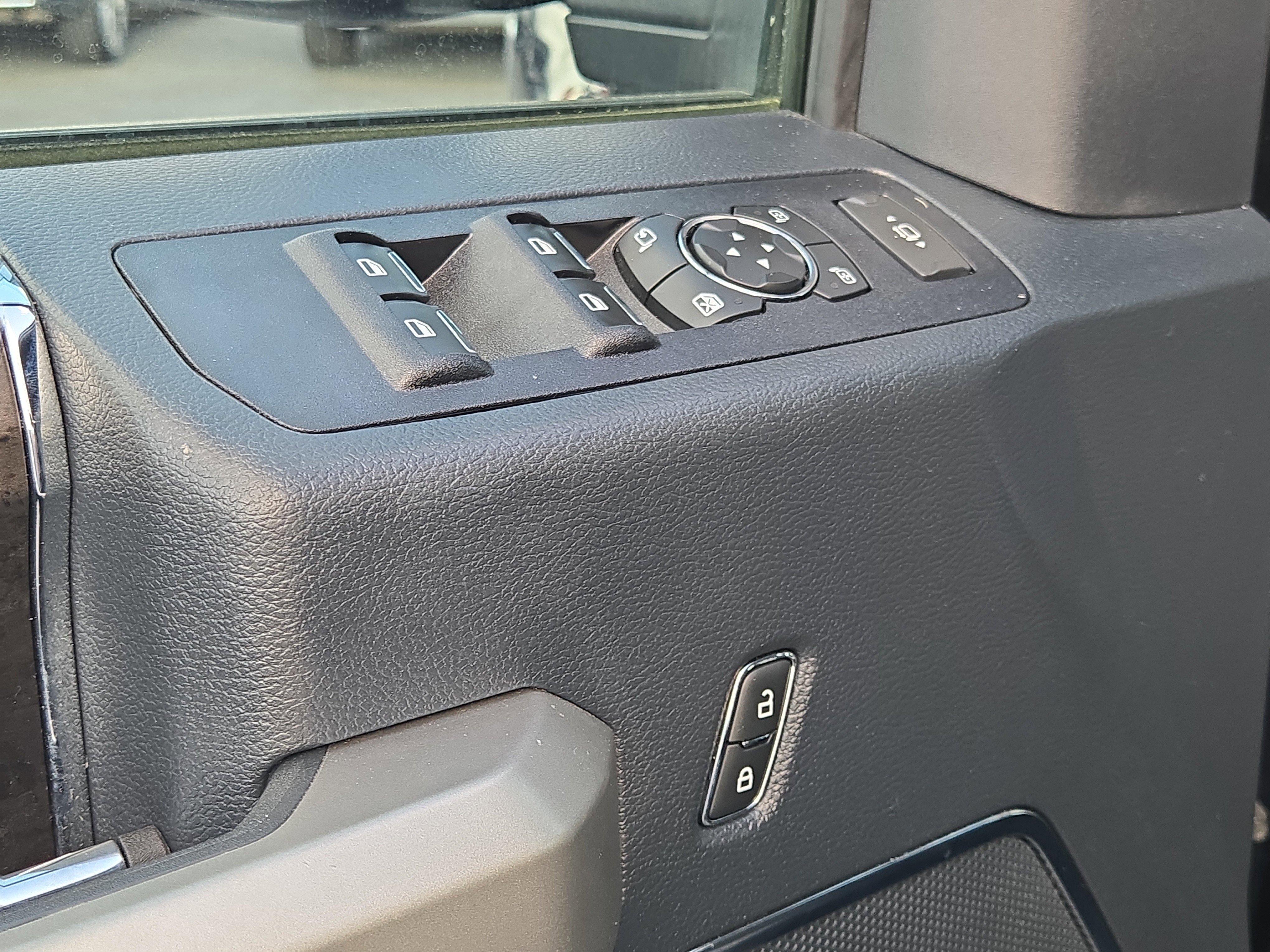 Certified 2022 Ford F350 Lariat w/ Tremor Off-Road Package image 22