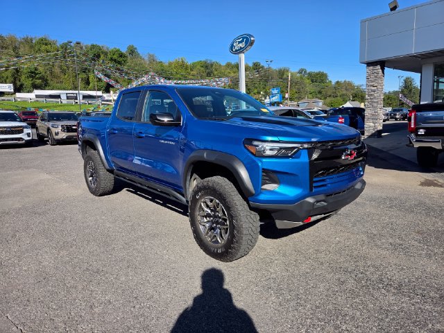 Used 2024 Chevrolet Colorado ZR2 w/ ZR2 Convenience Package III AWD/4WD image 2