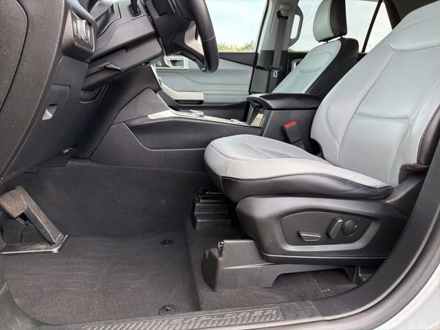 Certified 2021 Ford Explorer XLT w/ Equipment Group 202A AWD/4WD image 15