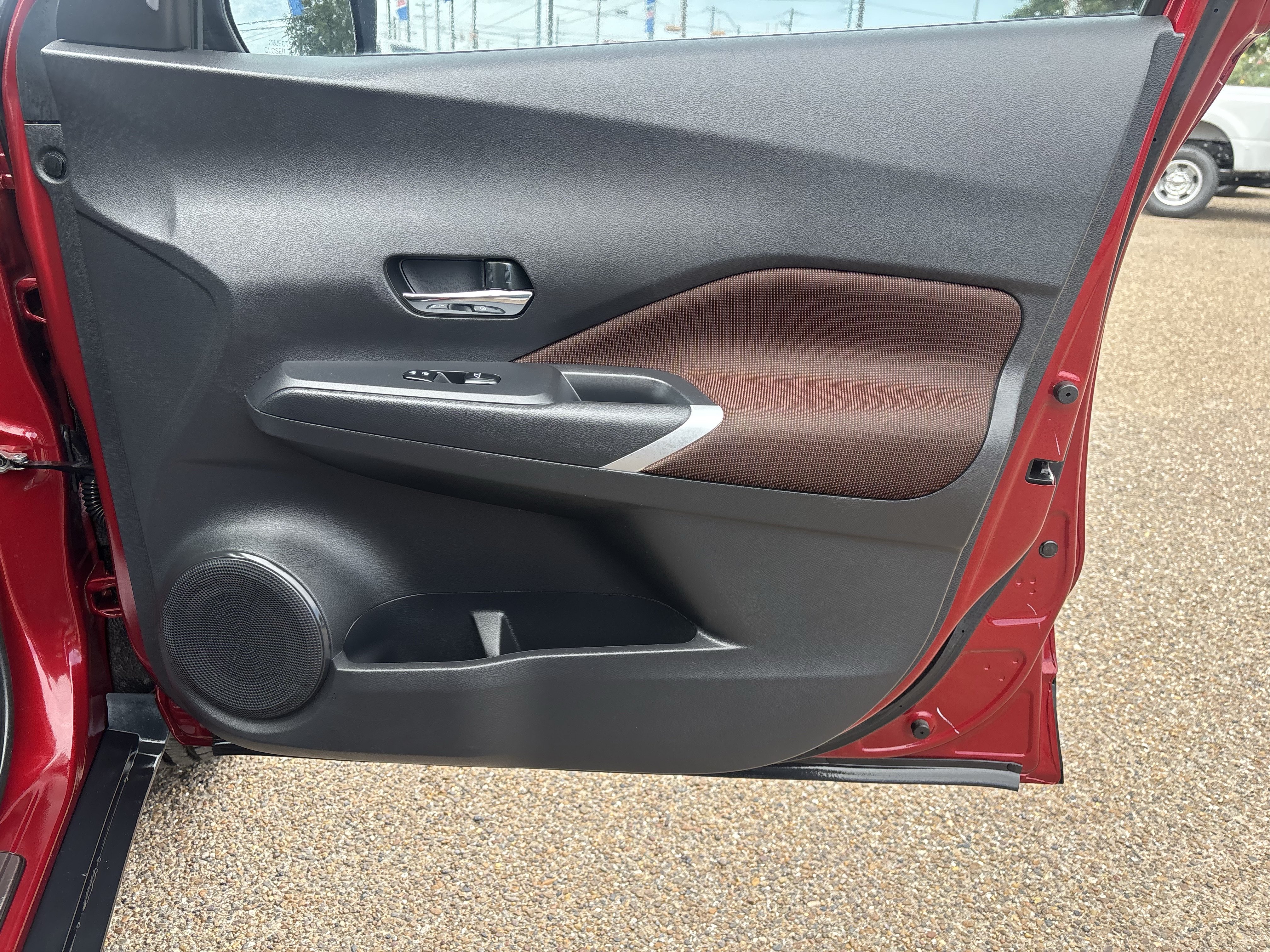 Used 2023 Nissan Kicks SR w/ Exterior Package FWD image 22