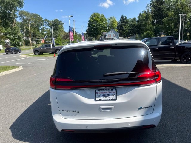Used 2024 Chrysler Pacifica Limited FWD image 9