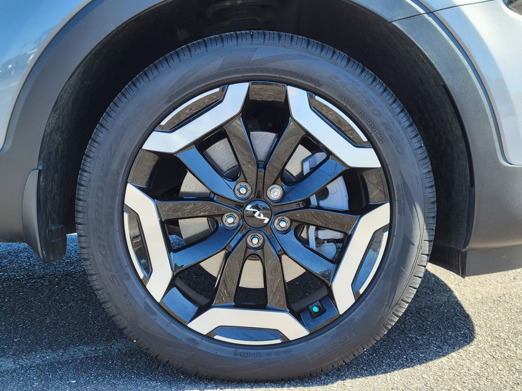 Used 2024 Kia Telluride EX w/ EX Captain's Chair Package image 11