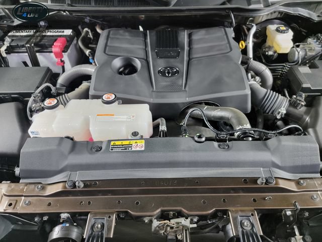 Used 2025 Toyota Tundra Limited AWD/4WD image 34