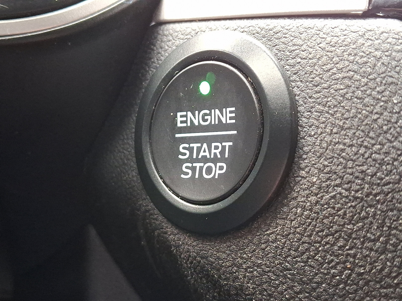 Certified 2020 Ford Escape SE image 33