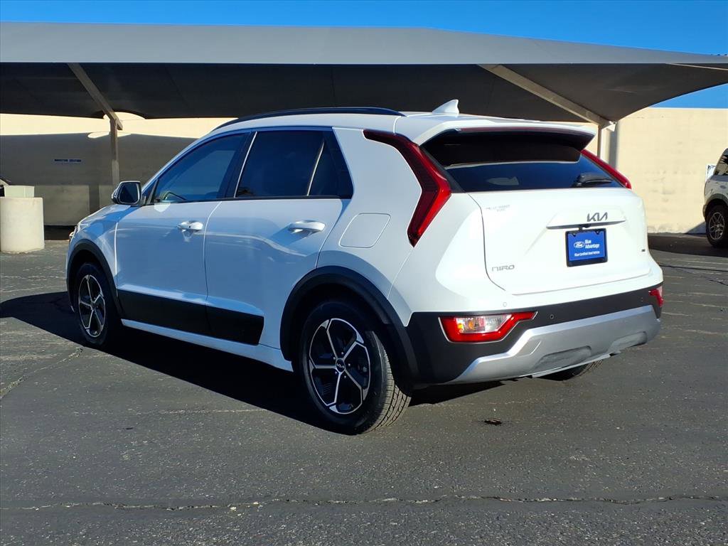 Used 2023 Kia Niro EX image 4