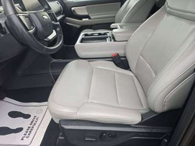 Certified 2025 Ford Expedition Active AWD/4WD image 9