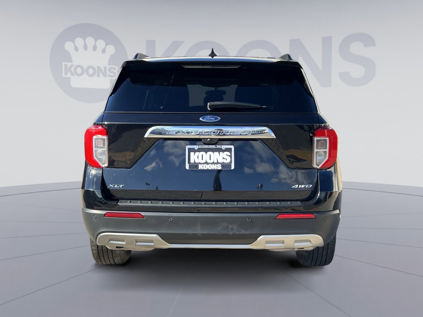 Certified 2022 Ford Explorer XLT w/ Equipment Group 202A image 4