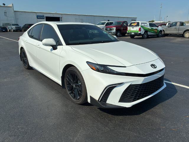 Used 2026 Toyota Camry SE w/ Convenience Package FWD image 3