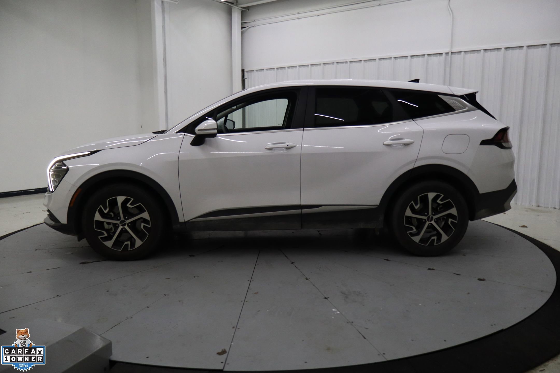 Used 2025 Kia Sportage EX image 9