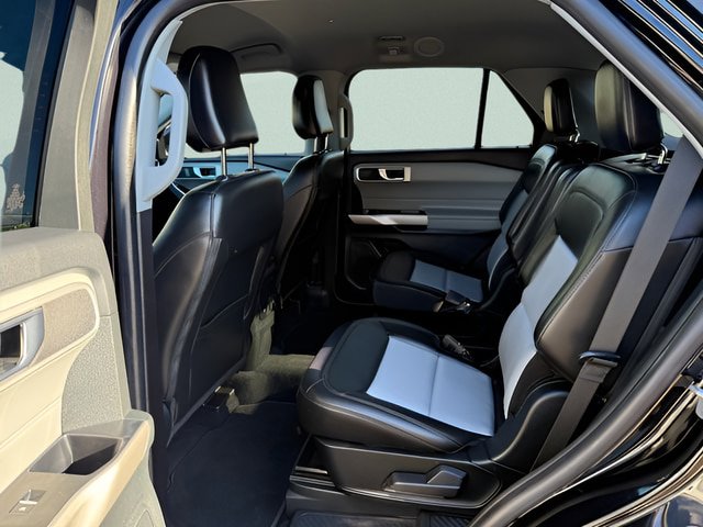 Certified 2022 Ford Explorer XLT w/ Equipment Group 202A AWD/4WD image 5
