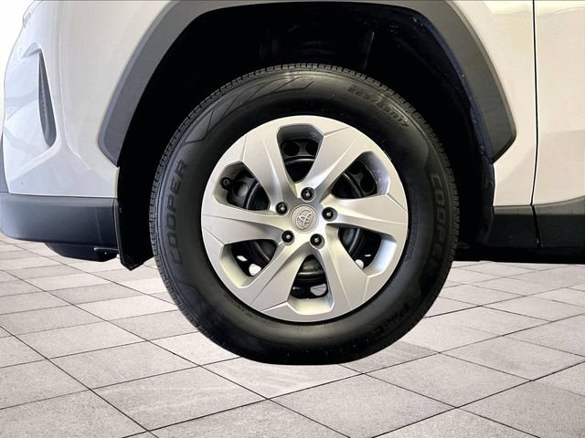 Used 2021 Toyota RAV4 LE AWD/4WD image 8