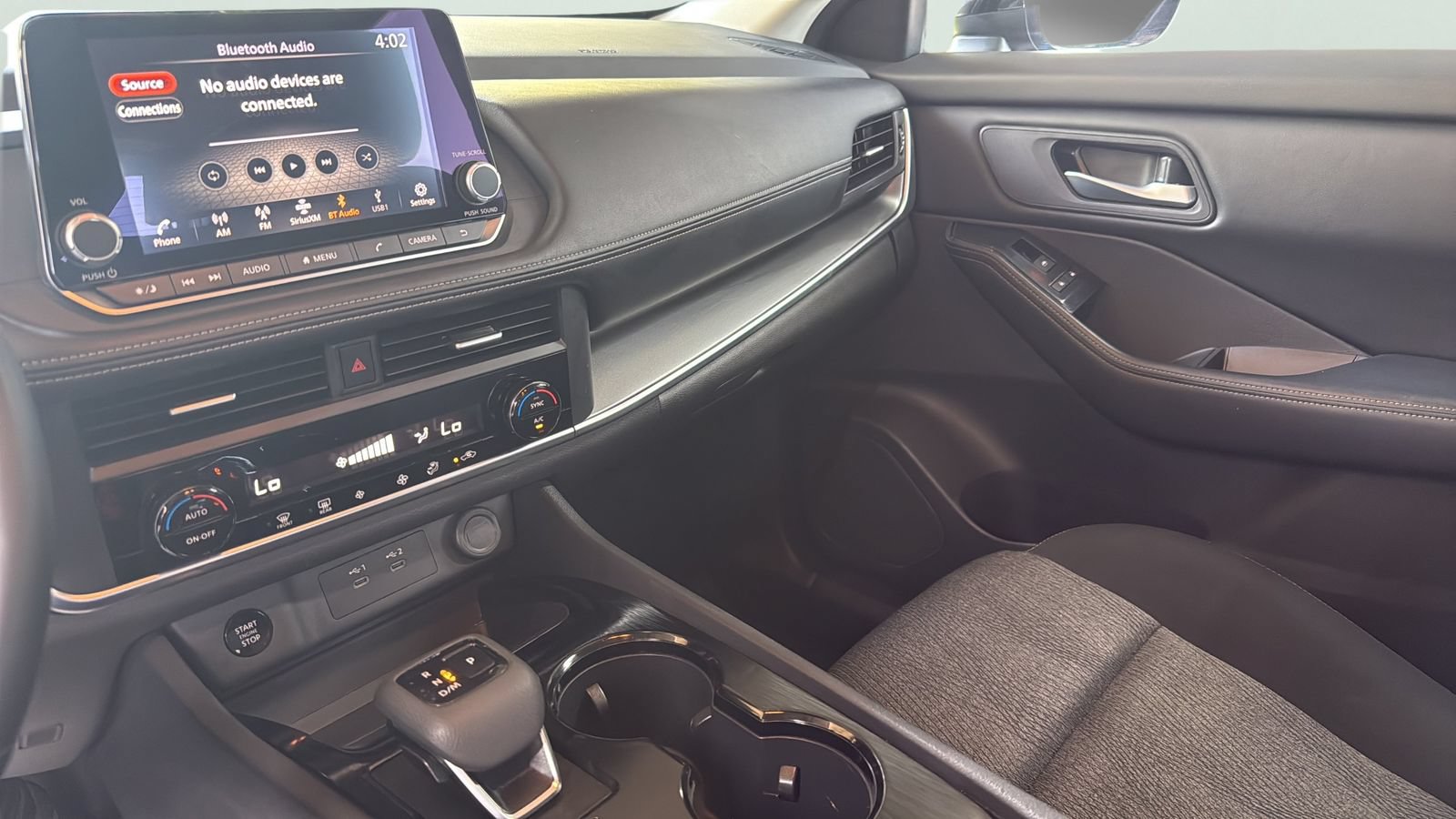Used 2025 Nissan Rogue SV FWD image 19