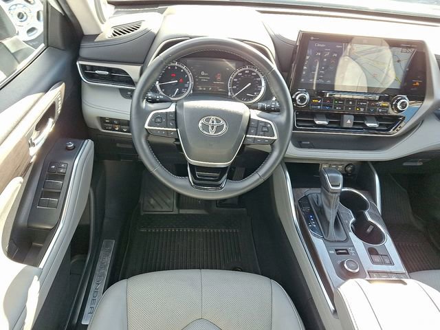 Used 2022 Toyota Highlander Limited w/ Protection Package #3 (TMS) image 12