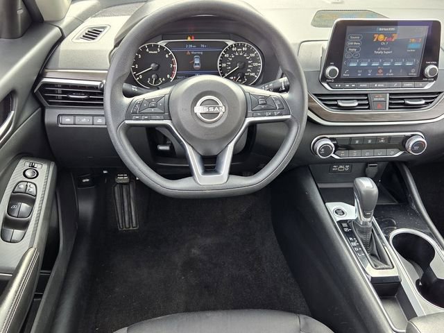 Used 2024 Nissan Altima 2.5 SV image 11