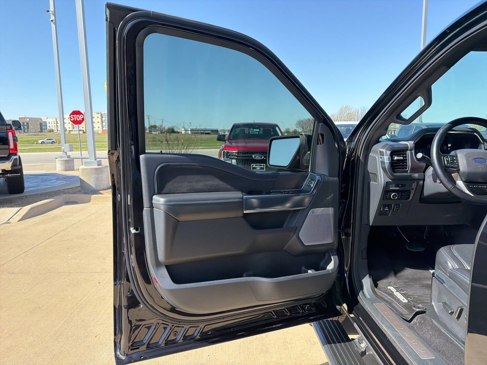 Certified 2025 Ford F150 Platinum w/ FX4 Off-Road Package image 16