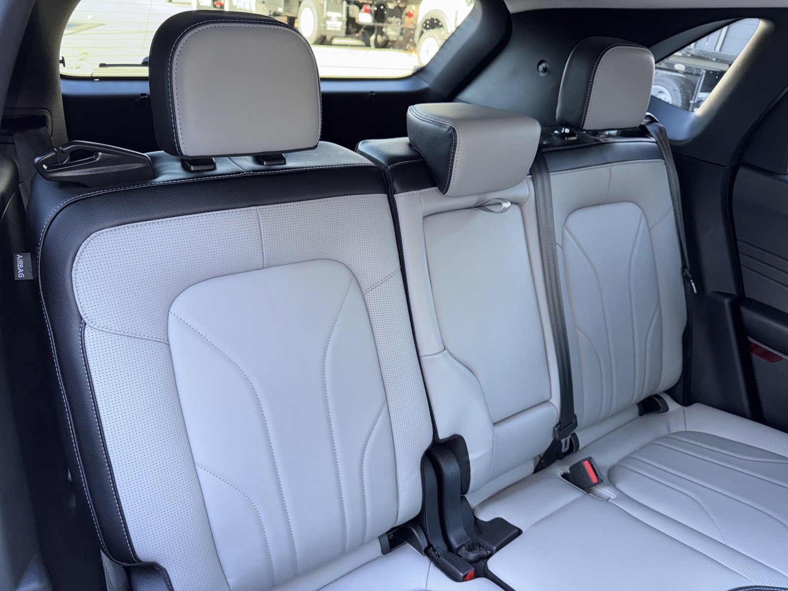 Certified 2025 Ford Escape SE w/ PHEV Premium Package image 30