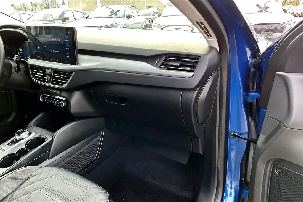 Certified 2023 Ford Escape Platinum w/ Premium Technology Package AWD/4WD image 15