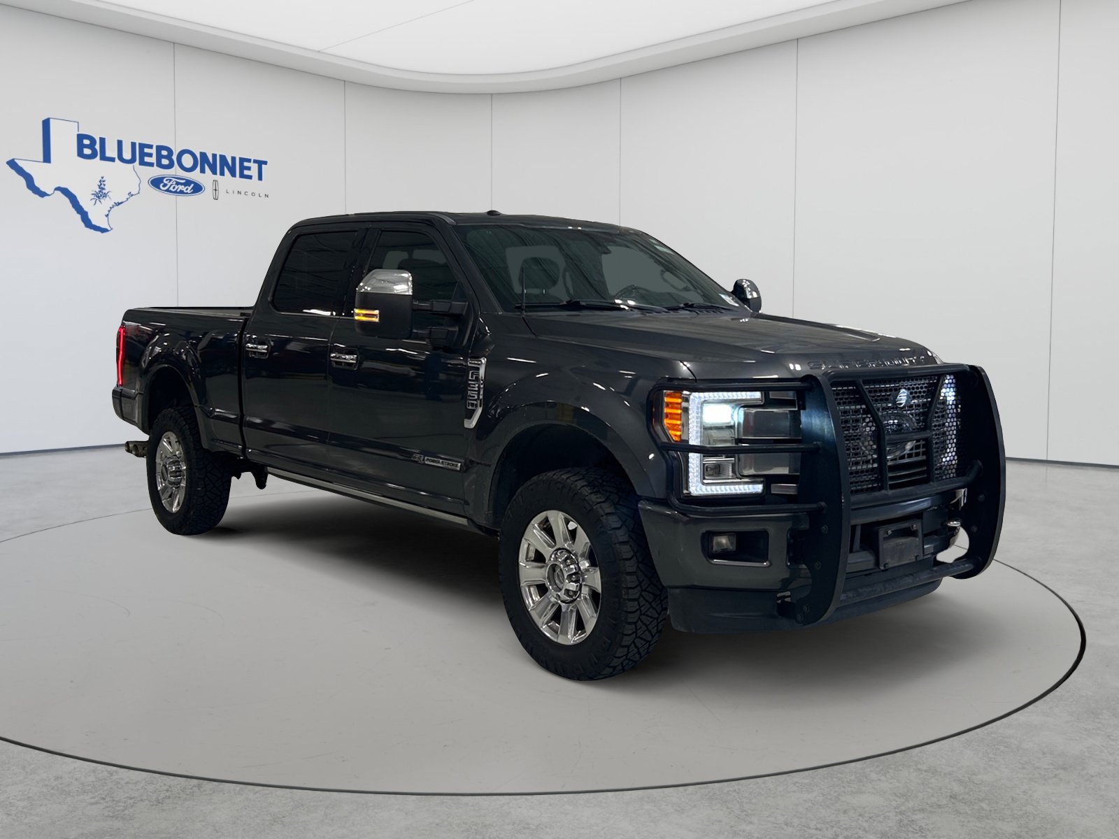 Certified 2018 Ford F350 Platinum w/ Platinum Ultimate Package AWD/4WD image 3