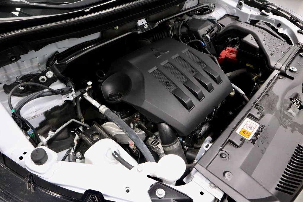 Used 2024 Mitsubishi Eclipse Cross Black Edition image 18