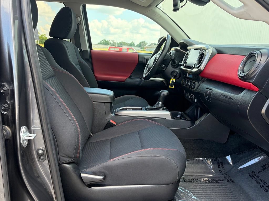 Used 2021 Toyota Tacoma SR5 AWD/4WD image 25