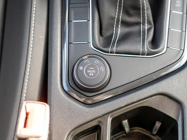 Used 2023 Volkswagen Tiguan SE w/ Panoramic Sunroof Package image 30