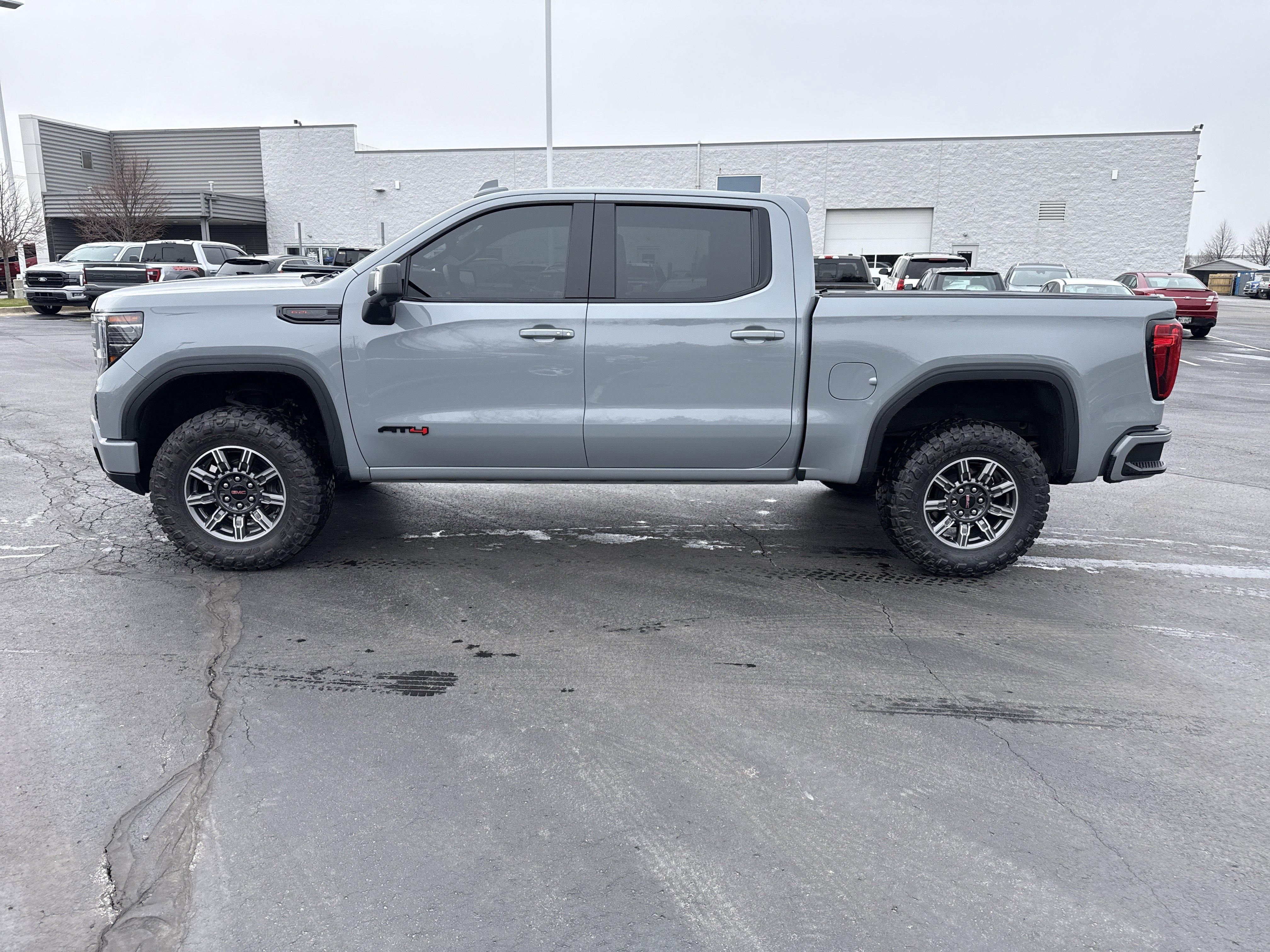 Used 2024 GMC Sierra 1500 AT4 w/ Technology Package AWD/4WD image 3