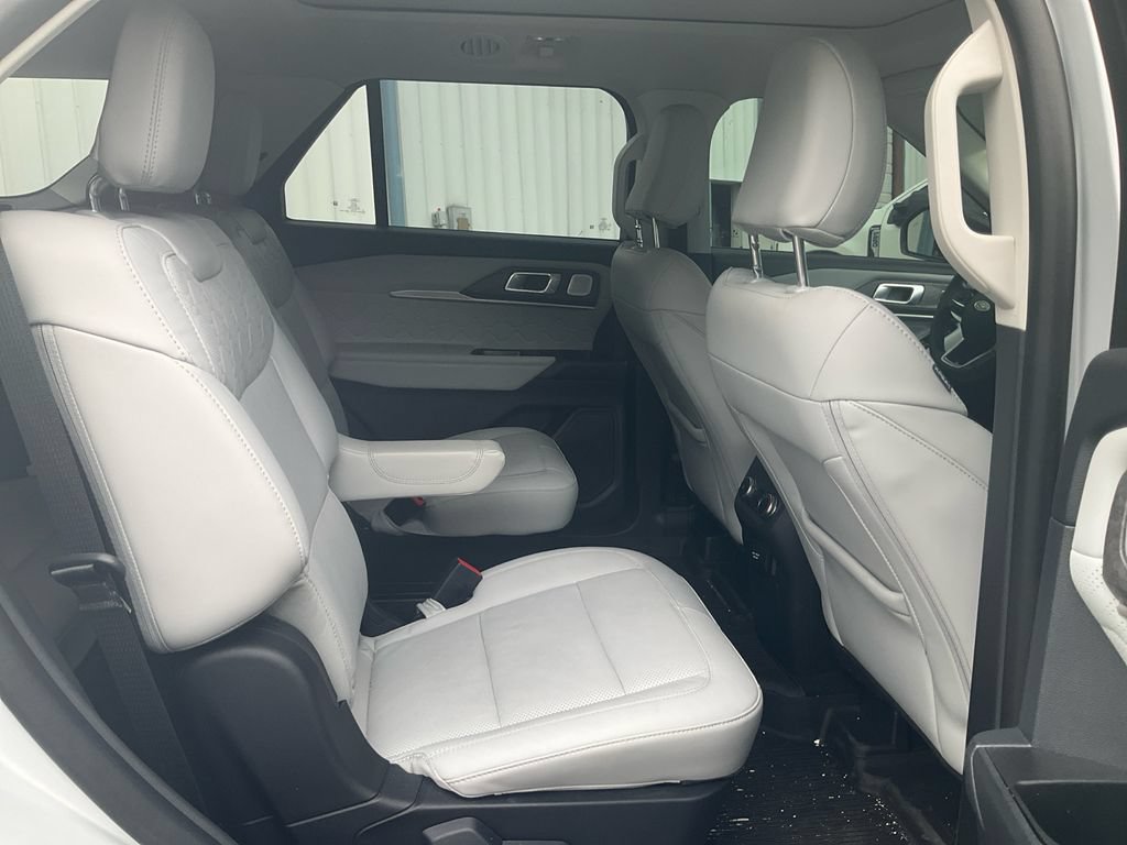 Certified 2025 Ford Explorer Platinum w/ Ultimate Package AWD/4WD image 13