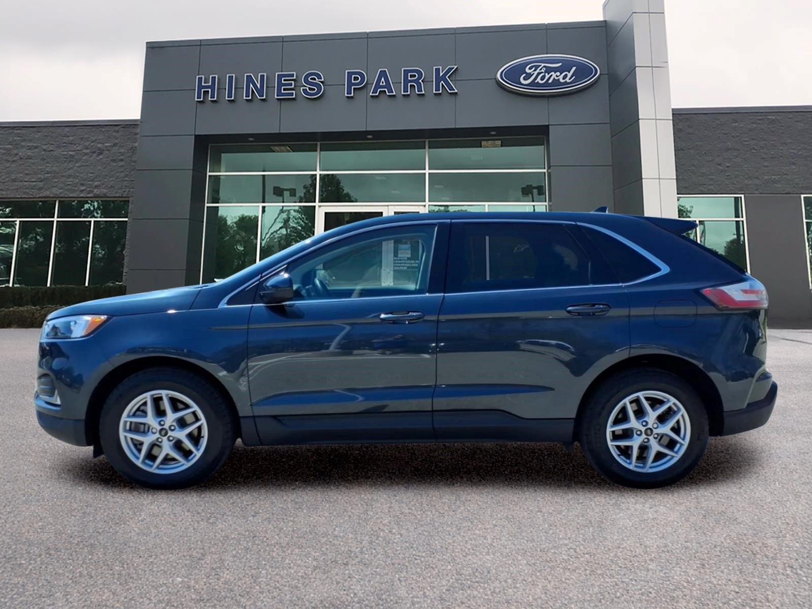 Certified 2023 Ford Edge SEL w/ Convenience Package AWD/4WD image 4