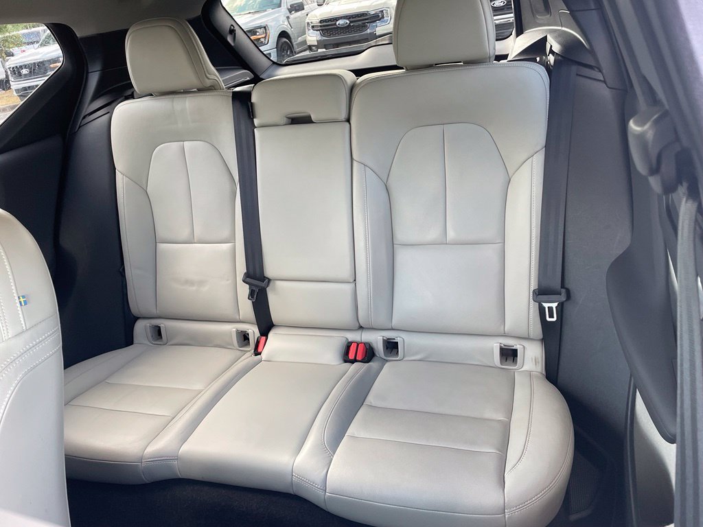 Used 2021 Volvo XC40 T4 Momentum FWD image 24