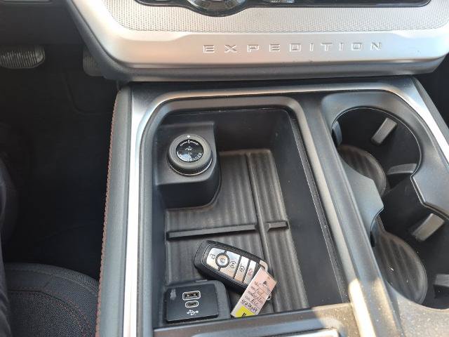 Certified 2025 Ford Expedition Active AWD/4WD image 15
